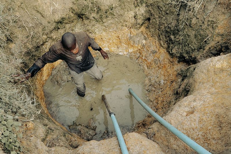 Nádrž k obetonování ve spodní vodě – Moravská Třebová, Nádrž 6 m³ na betonové desce s kotvením, kalové čerpadlo
